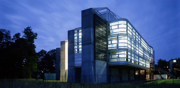 batiserf's tweet image. Mise en lumière d'une belle collaboration réalisée il y a 33 ans entre Christian #HAUVETTE et #Batiserf sur le projet de l’École Nationale Louis Lumière à Noisy-le-Grand livré en 1988 qui fait l'objet d'une reconversion. A lire dans #AMC n°293 Février 2021 p.57-65