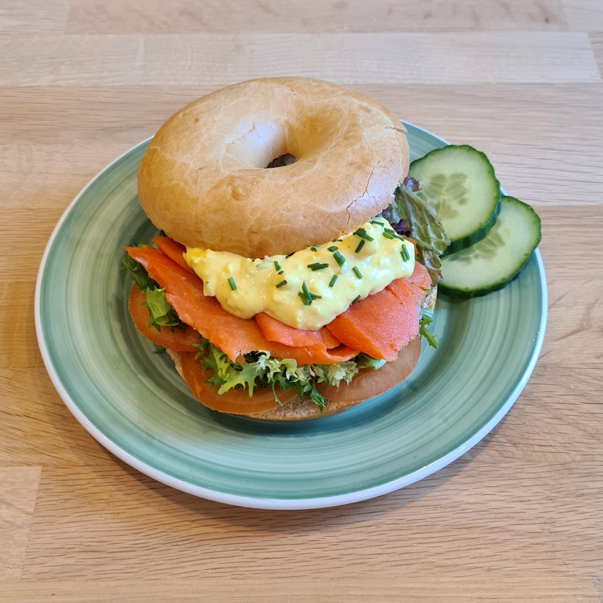Lunchtip voor vandaag: wilde zalm van @fishtales_nl &amp; eiersalade ✨🥯  Ook vooraf te bestellen via bestel.bagelsbeans.nl. Eetsmakelijk!