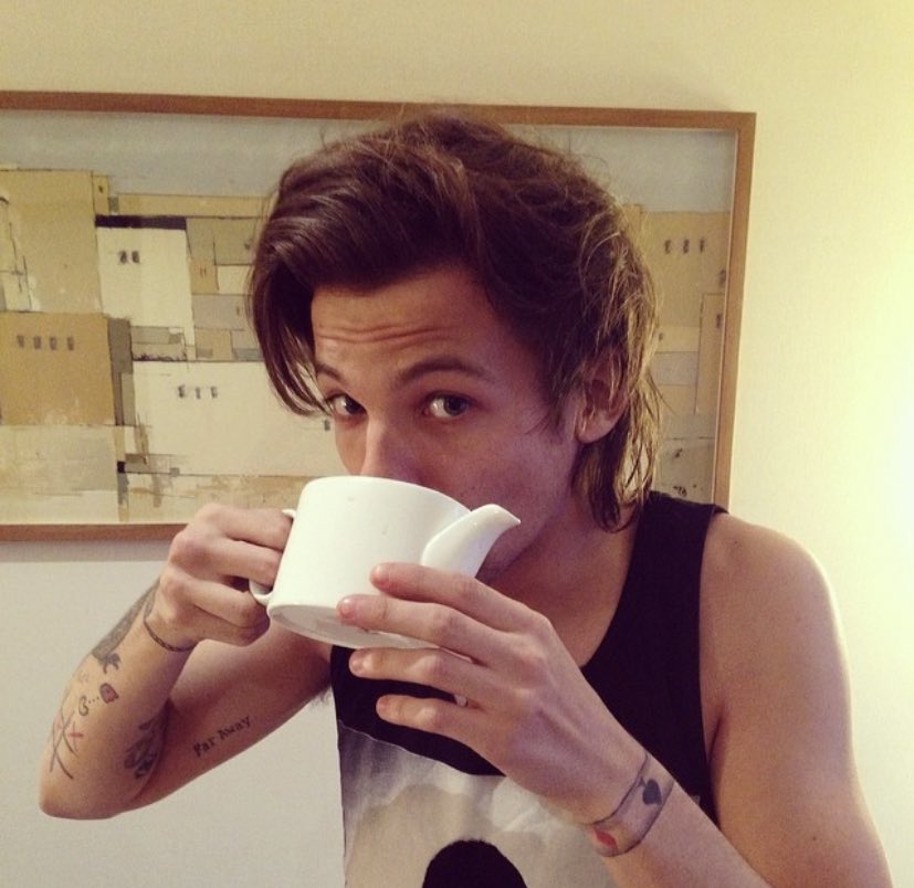 anditslou's tweet image. 7 years ago we got these and i still haven’t stopped thinking about them. 

“no cups so i             “harry’s currently 
went for the              naked and getting
     pot! :)”                      ready for the 
                                        #BRITs2014”