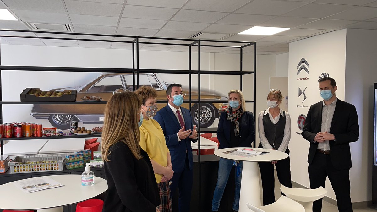 j_mmoreau's tweet photo. @Elior_France en partenariat avec @villepoissy et son maire @KARLOLIVE inaugure le don alimentaire auprès des 147 étudiants de la résidence #GenevièveBrousset #Agefo https://t.co/3ttTgD6eCD
