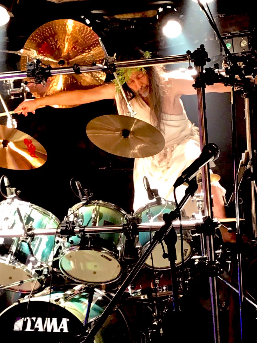 Mickeypanic's tweet image. 昨日は、メカエルビス&amp;amp;サイキックパラダイスの初Live〜‼️
観てくださった方々ありがとうございました🐭

名前の通り、全員の超能力が合わさった摩訶不思議なLiveでした😆✨
そんな世界が25日までアーカイブで観ることが…可能に…😎🥄
是非この夢の世界をお楽しみに🐭
👇 hor-outbreak.com/events/3769