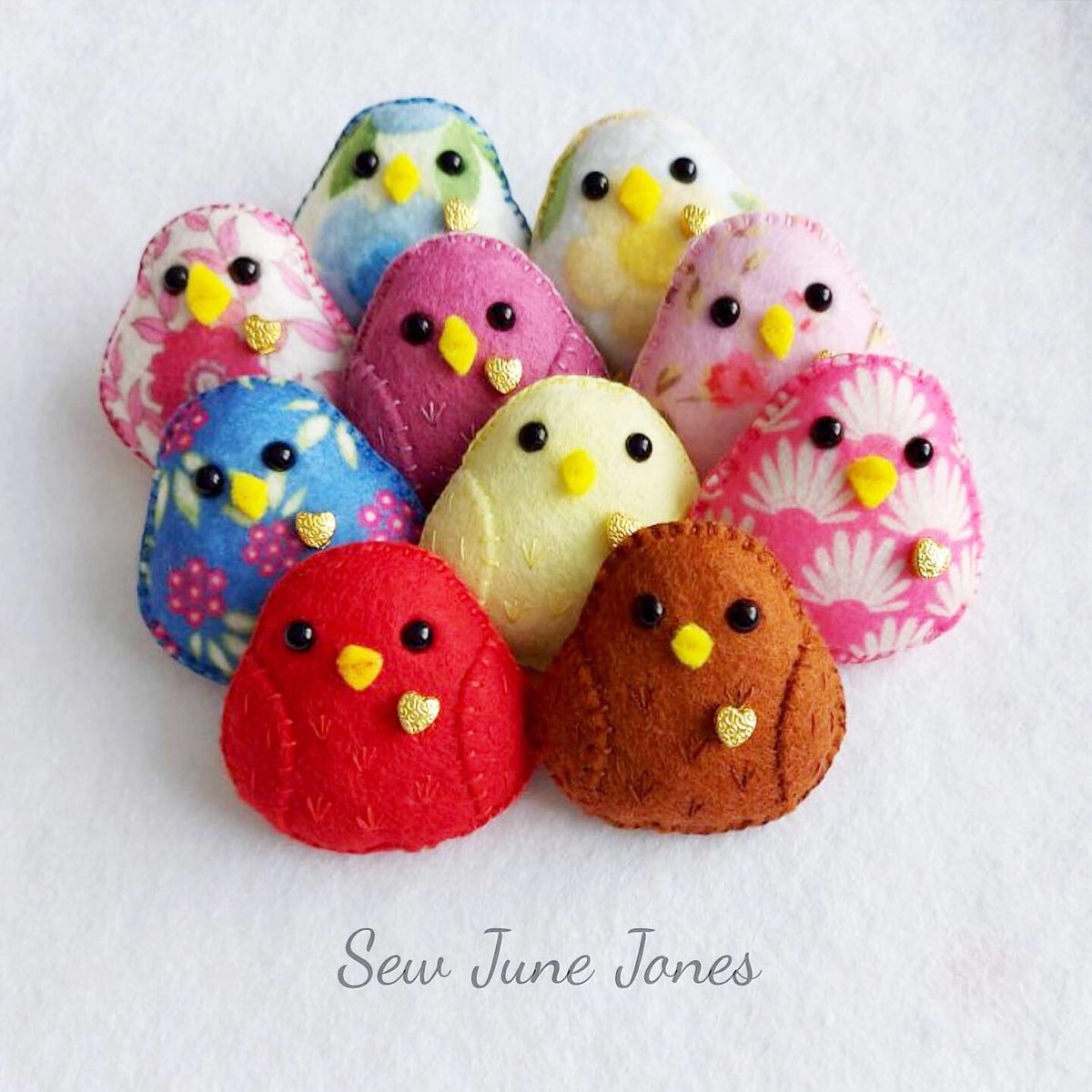 sewjunejones's tweet photo. Morning #elevenseshour Would you like to make your own worry bird? I’ve decided to offer the pattern for these little cuties - #workinprogress #worrybirds #feltcrafts https://t.co/5FJ91ssn67