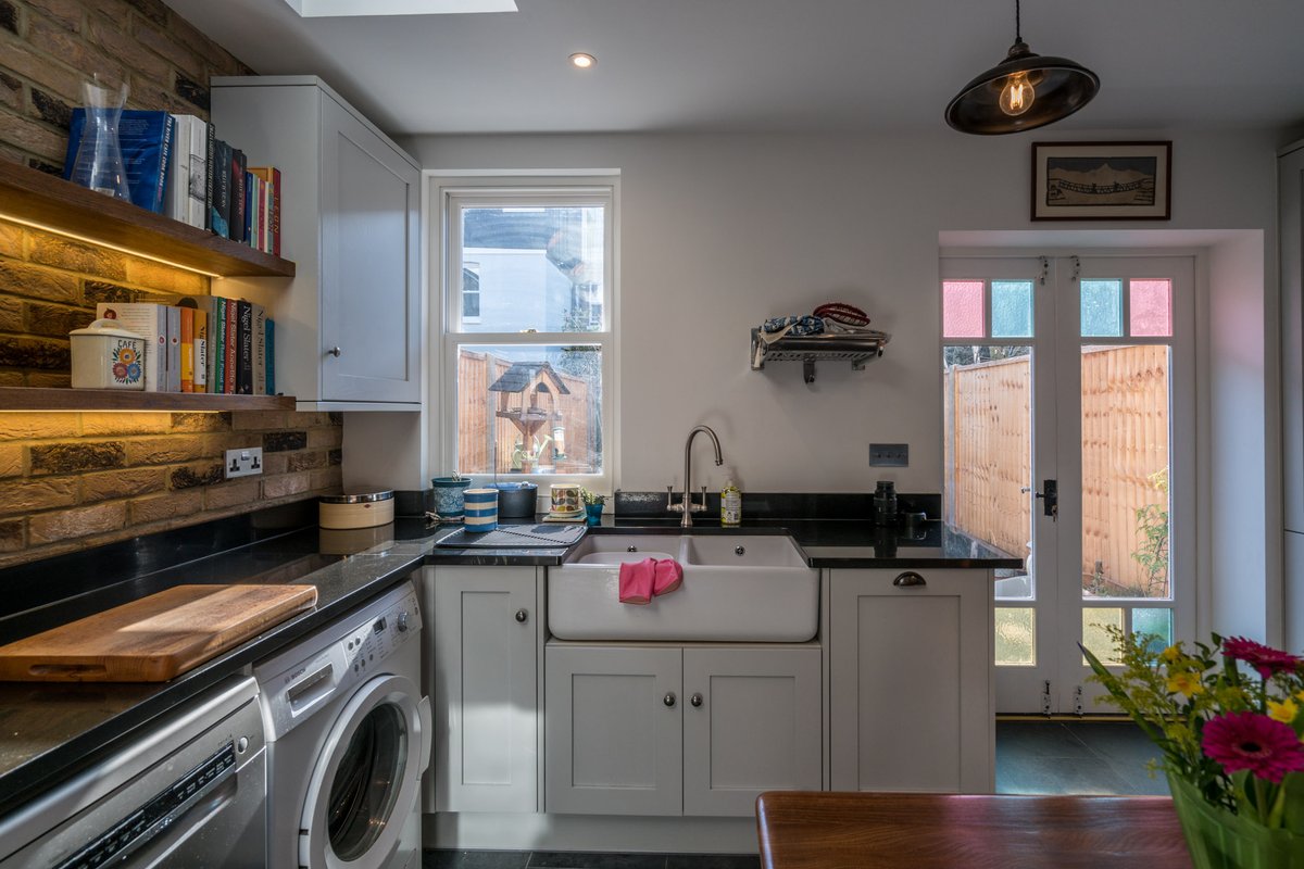 FormedAD's tweet photo. This project was halted just before the first lockdown and kickstarted as soon as possible. Our full-service package guaranteed finishing it on budget and on time π‘
#lockdown #architecture #kitchen #kitchenextension #infillextension #buildingworks #covidbuild #supplychain https://t.co/M2ArTVbH5q
