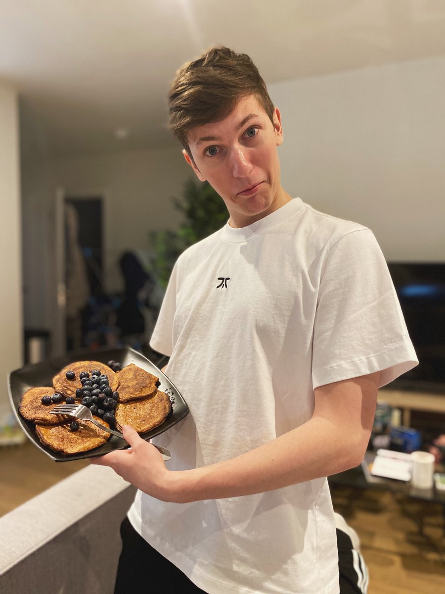 The winning recipe for today's game vs <a href="/guildesports/">Guild Gaming</a>!

Also wearing my tasty <a href="/FNATIC/">FNATIC</a> shirt😎

17 GMT, see you there<3

#alwaysfnatic
#GetYourBoastees