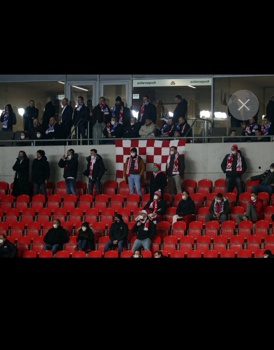 Delbert80772625's tweet photo. @PavelNovotnak Ty si slepý a nebo blbý? Jaký respiratory? https://t.co/CZK4UkcPoJ