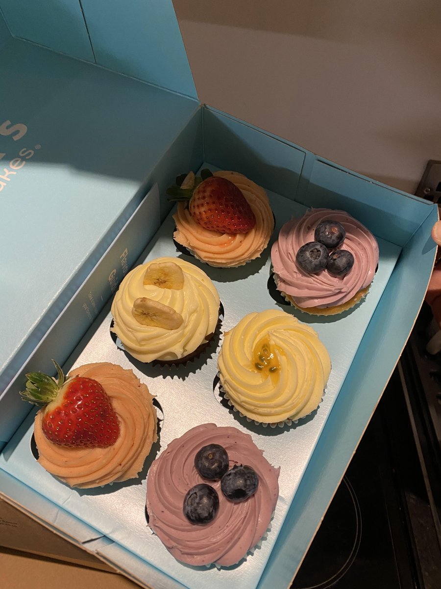 A fantastic selection of cupcakes from one of our best customers! Come up to evaluate their new Maxus eDeliver3 electric fridge vans.