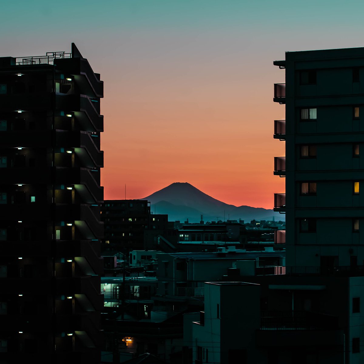Mt.FUJI
#sunrise_pics #sunrise #sunset #aroundworld #sungoesup #sunrising #risingsun #morning #twilight #sony #a7 #海 #空 #風景 #景色 #富士山