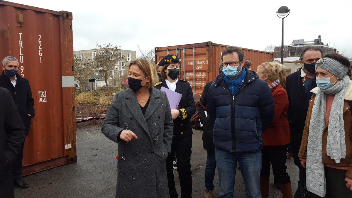 prefet59's tweet photo. À @roubaix, @oliviagregoire a visité la coopérative #LaBaraka, tiers-lieu de la transition.
Ce lieu ouvert pour travailler, manger, partager et inventer un monde respectueux de la biodiversité et solidaire, a été accompagné financièrement dans le cadre du plan #FranceRelance. https://t.co/bmCzIHqomH