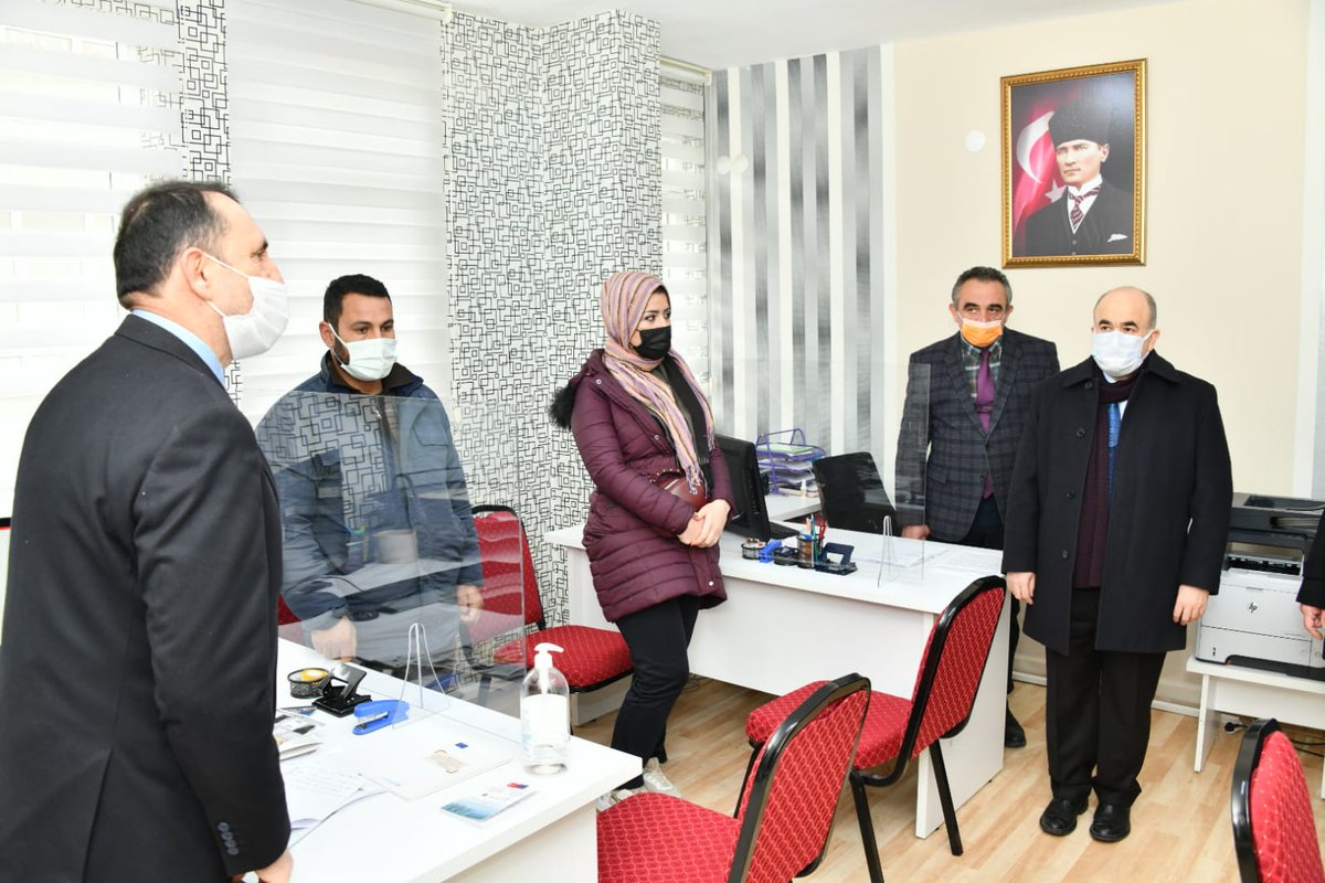 TCSamsunValilik's tweet photo. İlimize göç ile gelen yabancı uyruklu vatandaşların barınma, eğitim,sağlık,istihdam ve sosyal uyum alanlarında danışmanlık hizmeti verilerek, temel ihtiyaçların tespit edilmesi, giderilmesi ve şehir hayatına uyum süreçlerine katkı sağlamak amacıyla projesini bizzat hazırladığı ve https://t.co/ivHOIMEBJY