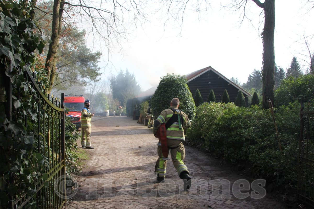 Goyergracht Zuid #Eemnes; Melding van een grote brand. Meerdere hulpdiensten ter plaatse.