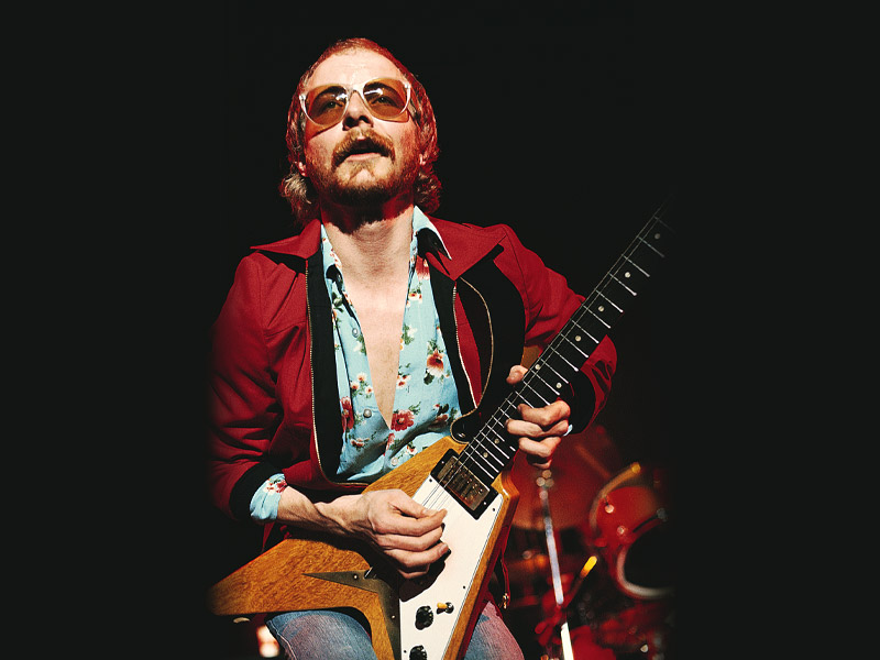 Please join me here at in wishing the one and only Andy Powell a very Happy 71st Birthday today  
