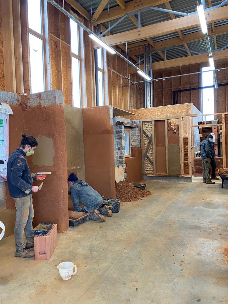 LoigCG's tweet photo. Au centre de ressources sur l’écoconstruction Ecobatys à Maen-Roch. Un lieu de valorisation et de formation pour la construction et la rénovation soutenue par la Région. Depuis septembre, nouvelle formation maçon terre crue lancée. Merci à Marie-Pierre Rouger pour son accueil. https://t.co/Gj2Co0d7zU