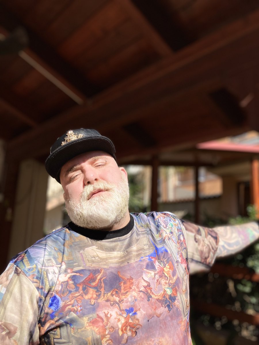 fabiomarzo's tweet image. Se mi metto al sole magari assumo una colorazione diversa dal beige. Vorrei avere le guanciotte rosse rosse come il 7 agosto dopo 3 vodka-lemon.
#beardedmen #waitingforsummer #beardstyle