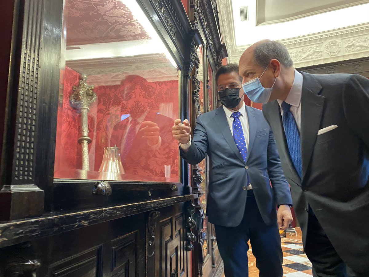 LuisSalvador's tweet photo. Italia y España, junto a Portugal necesitamos realizar alianzas para defender mejor nuestros intereses. Hoy he tenido el privilegio de recibir al embajador de @ItalyinSPA, Riccardo Guariglia. Trabajaremos juntos para conectar ciudades italianas y proyectos con #Granada y #GRX31 https://t.co/AvQEd0vEvY