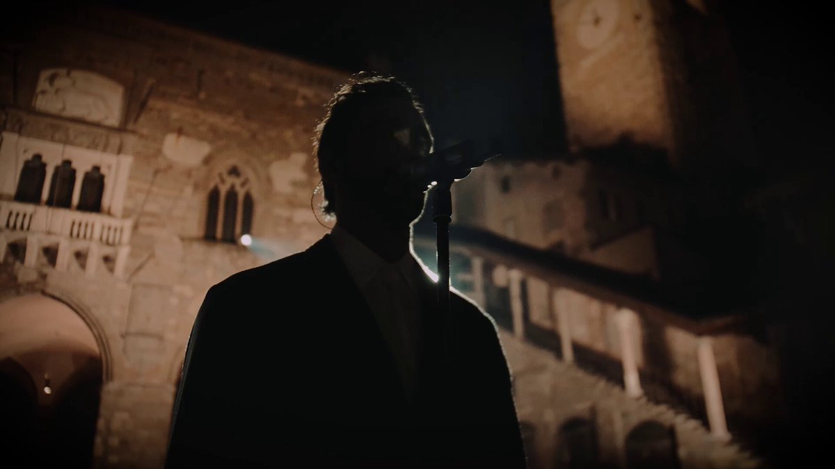 In questo anno abbiamo fatto i conti con la paura e la solitudine. Nel dolore ci siamo anche ritrovati uniti, a riflettere sulle cose importanti, guardando al futuro con speranza. Proverò a raccontarlo, da Bergamo, con un brano senza tempo.
Domenica, 20:35, <a href="/RaiUno/">Rai1</a>