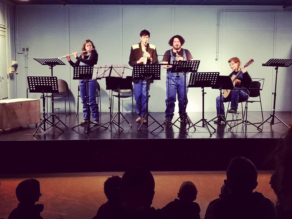 la_minoterie's tweet photo. Travail en cours pour les 4 étudiants de l'Ecole Supérieure de Musique BFC et la création de leur premier spectacle musical. Toujours sous l'œil avisé et l'accompagnement artistique de Christian Duchange #transmission #creation #musique #theatre #laminoterie #jeunepublic #dijon https://t.co/i1zEJUsduD