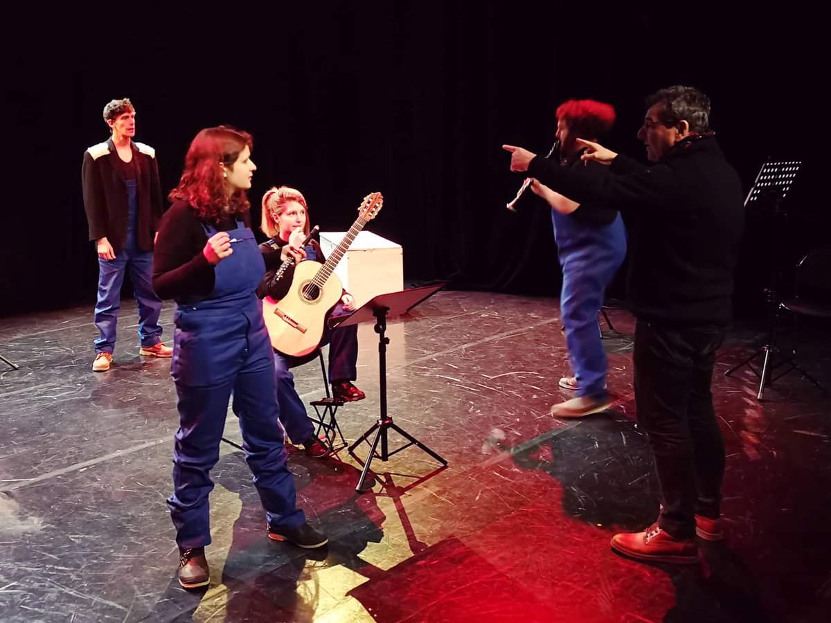 la_minoterie's tweet photo. Travail en cours pour les 4 étudiants de l'Ecole Supérieure de Musique BFC et la création de leur premier spectacle musical. Toujours sous l'œil avisé et l'accompagnement artistique de Christian Duchange #transmission #creation #musique #theatre #laminoterie #jeunepublic #dijon https://t.co/i1zEJUsduD