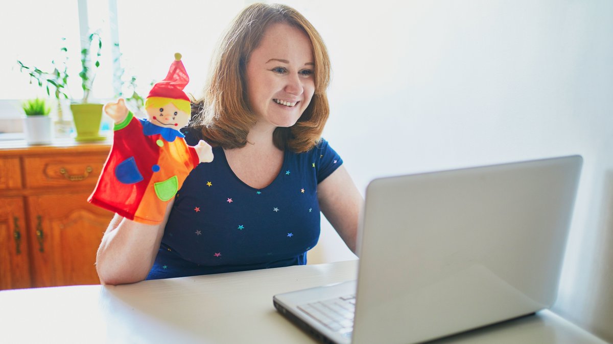 HFL_Education's tweet image. Need remote learning tips for teaching pupils where English is an additional language? @HertsEarlyYears adviser, Natasha DaSilva writes this latest blog with plenty of ideas!

hertsforlearning.co.uk/blog/remote-le…

#teachingremotely #remotelearning #eyfs