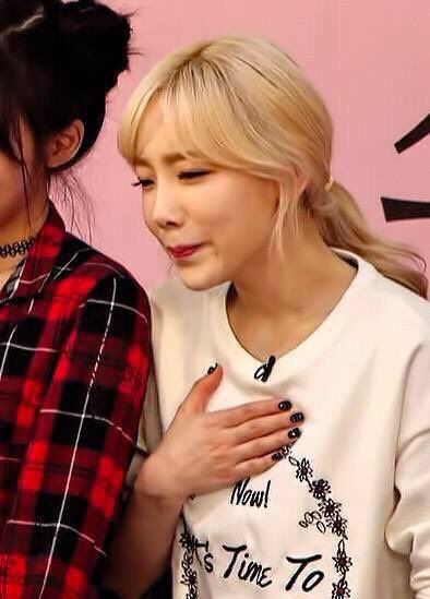 hauntdprglitter's tweet photo. @taengseulrene accuracy🤣😭 etched in my S♡NE heart + soul deeper than words could Ever give justice to--Taeng my goofy King Taeyeon♡ your existence brightens my world✨ Tiffany! ALL of you, beyond ready for a dream return. my absolute favorite GG in this universe & the next💖 #SNSD #GirlsGen https://t.co/zbUfq0PgU4