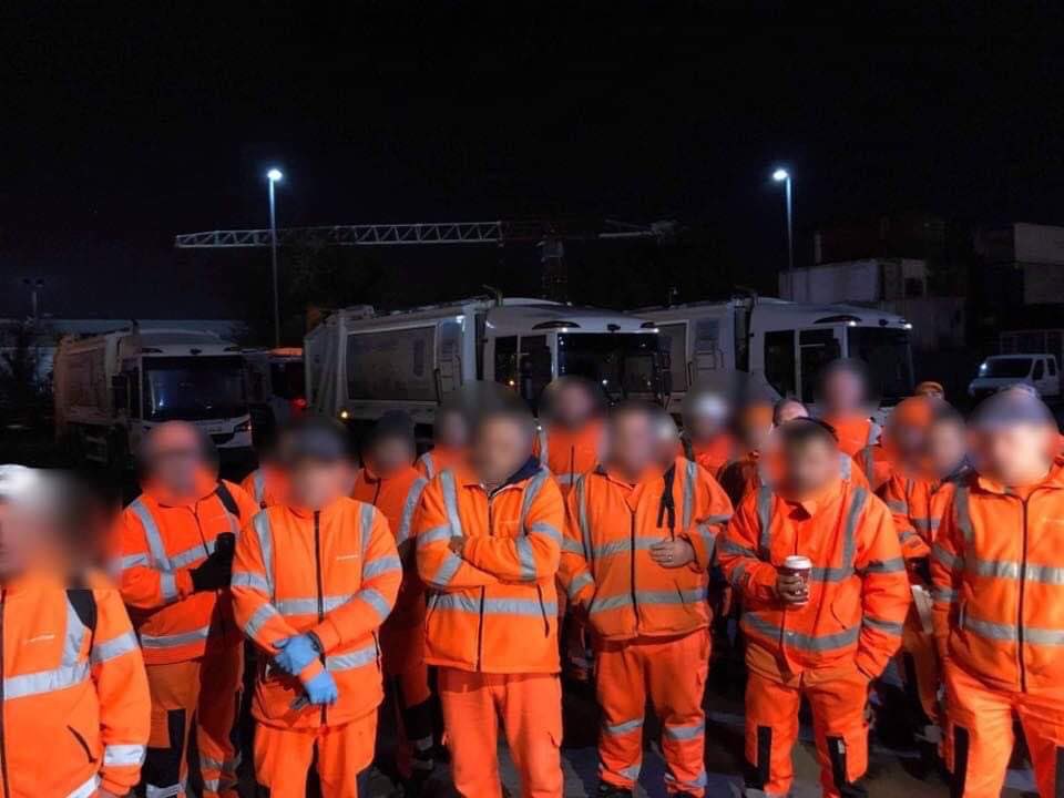 justice4refuse's tweet photo. Thurrock Council is trying to slash the pay for refuse and environment workers so they’re balloting for strike action. These men and women stand to lose between £1500- £3500 a year, some thanks for working through a pandemic.

These workers in Thurrock are fighting for all of us. https://t.co/OrMgTeAi8n