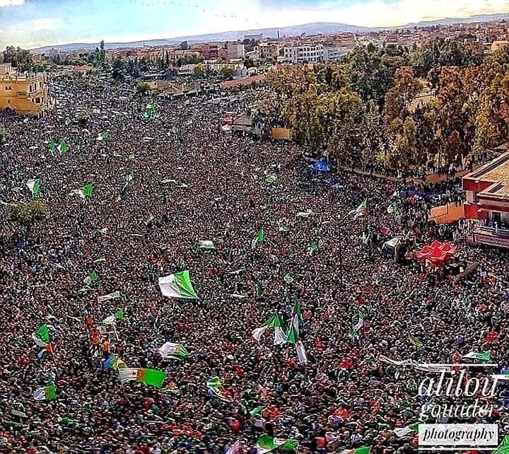 HouyemMe's tweet photo. @lxKU0D2q7rtKP41 Exactement!
Il a donc tranché lol 🤣
On va donc signer un #Hirak2 qui va faire tomber tous les masques ce février en cours !
#Hirak_2_2021 https://t.co/NUcGttaKCz
