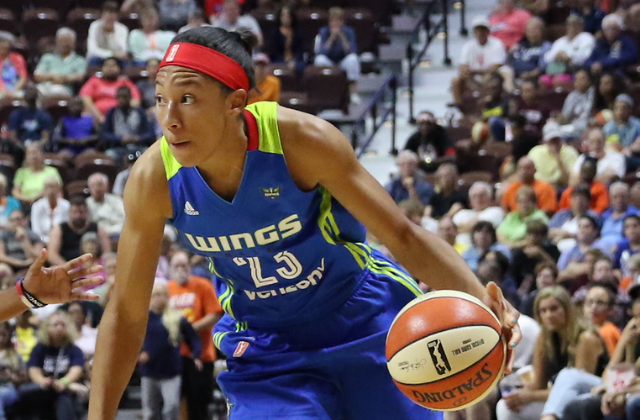eCentralSports's tweet photo. WNBA star Aerial Powers inks a brand ambassador HyperX deal: https://t.co/yAnIZqHEuf https://t.co/EbpOcX8U7p