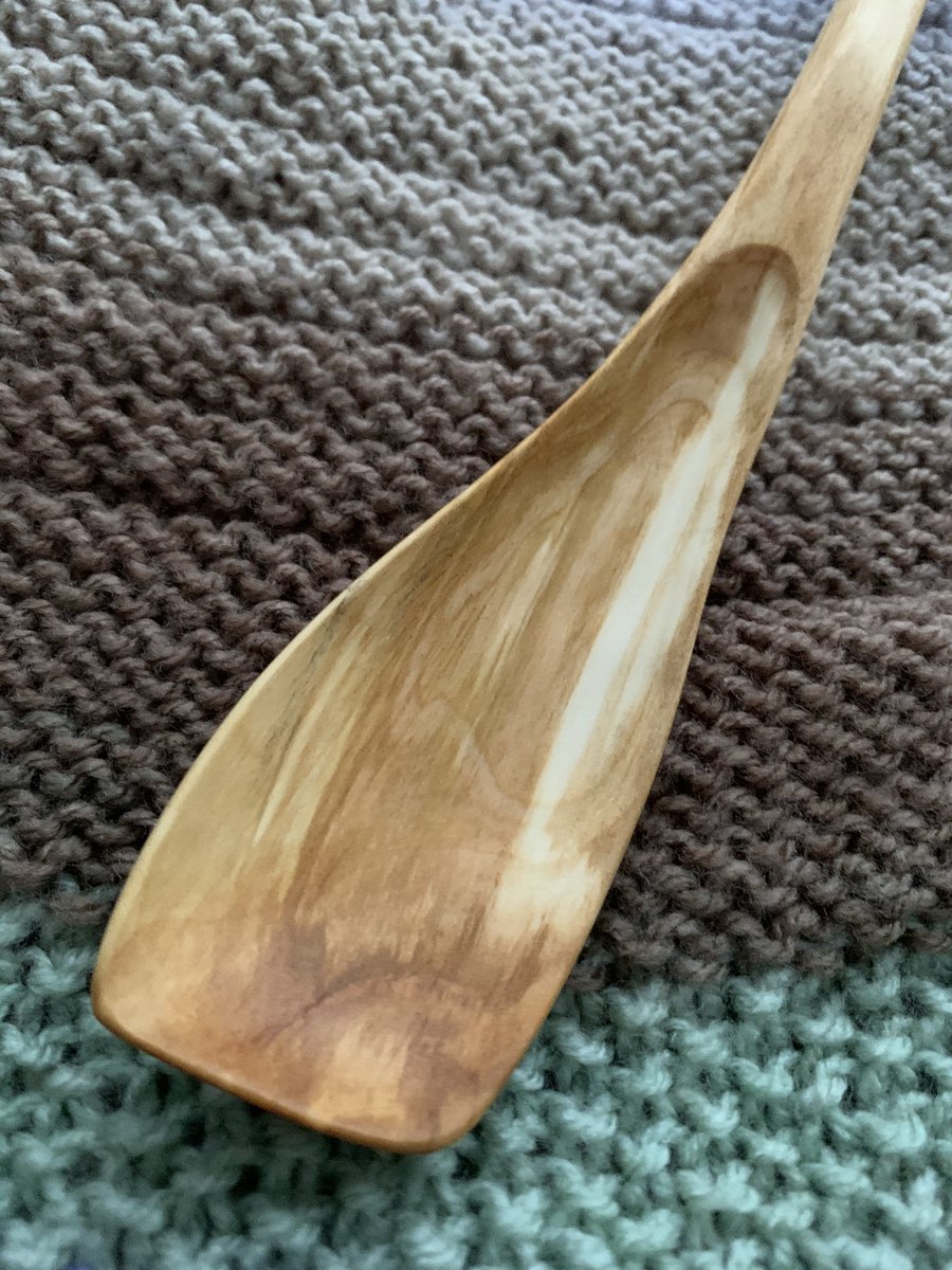 PhilGargan's tweet image. This curvy #spoon in #pussywillow is 14” long. I’m enjoying the marble-like grain in this wood. It carves and finishes well and feels very strong. Pity I didn’t save a few more pieces of the tree.
#cookingspoon #handcarved #sloyd #makersgonnamake #creating #unique #kitchenware