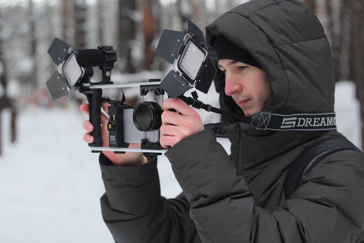 DREAMGRIP_OFCL's tweet photo. #Dreamers, catch the winter snowy mood! 

DREAMGRIP is with you in any weather and is always at your side inspiring you to create awesome content!

#dreamgrip #dreamer #snowstorm #wintermood #rig #mobilefilmmaker #mobilephotography #iphoneography #creator #coldweather #siberia https://t.co/sRxLLiKQCw