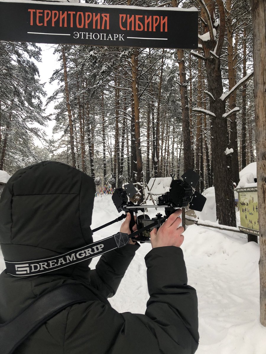 DREAMGRIP_OFCL's tweet photo. #Dreamers, catch the winter snowy mood! 

DREAMGRIP is with you in any weather and is always at your side inspiring you to create awesome content!

#dreamgrip #dreamer #snowstorm #wintermood #rig #mobilefilmmaker #mobilephotography #iphoneography #creator #coldweather #siberia https://t.co/sRxLLiKQCw