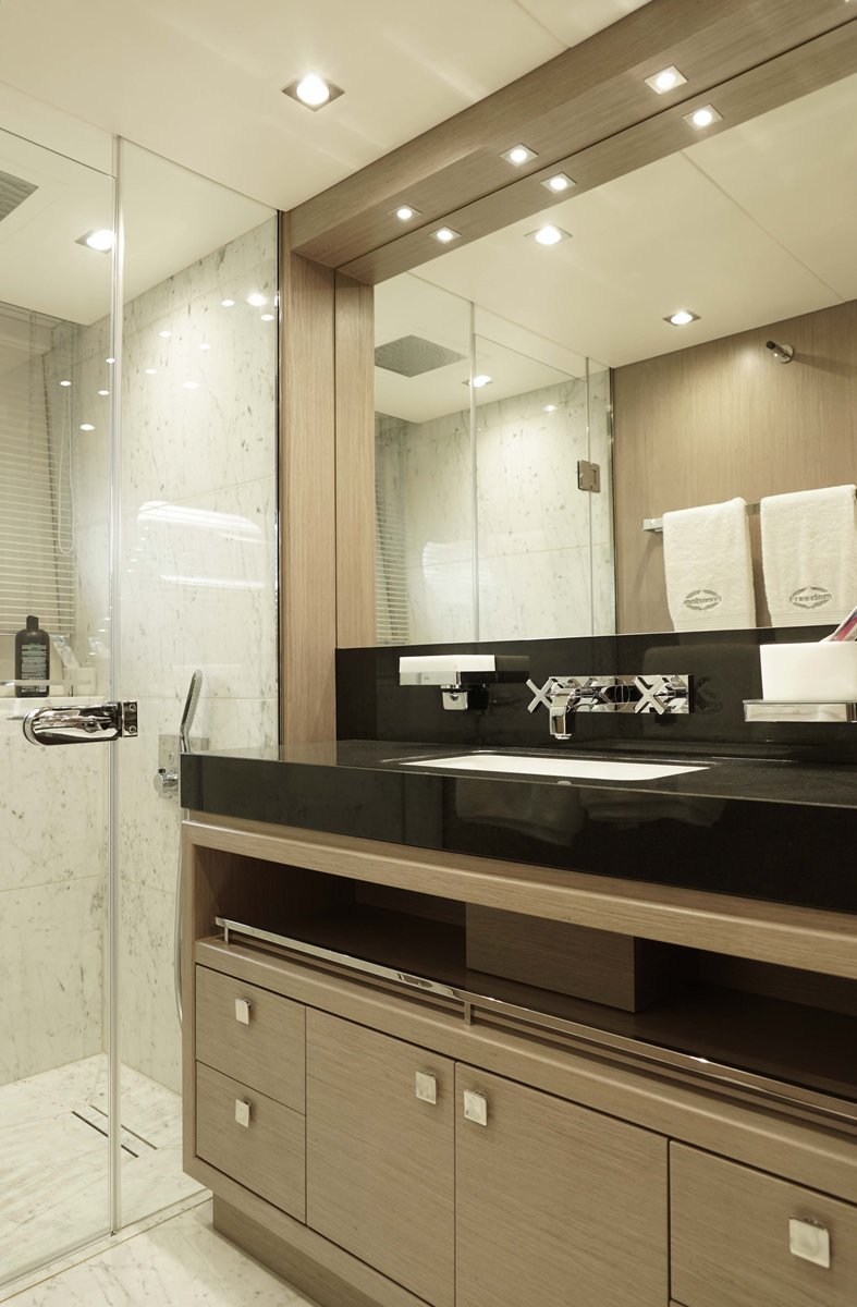 Découvrez FREEDOM, ce magnifique Sunseeker Yacht 116 de 2017 est actuellement à la vente en exclusivité chez ATI Yachts. 
5 cabines - 12 couchages 
Stabilisé
Jacuzzi, etc...
Pour toute information n'hésitez pas à contacter Pascal : 
+33669982076
pascal@atiyachts.com