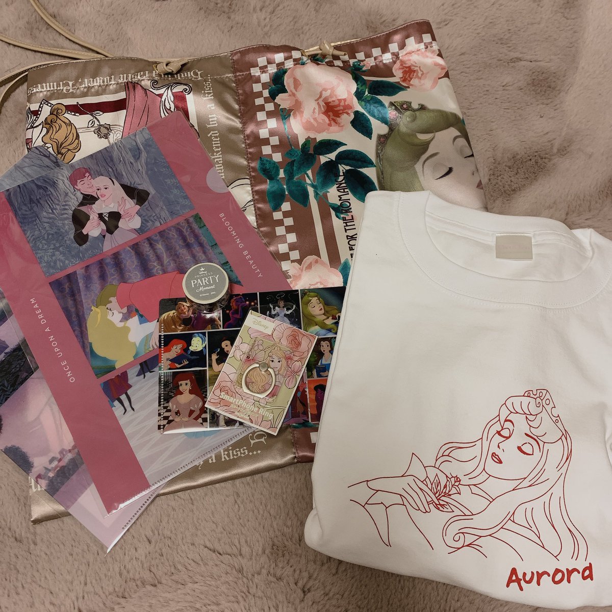 aurora1_29's tweet photo. お友達が教えてくれて最終日滑り込みでいってきたんだけど、最高に幸せだった。
相変わらず、オーロラさん他と比べて少なめだったけど、展示パネルセンターだし、、、とにかく買い占めてきて、値段で悩んでたバックも誕生日だからって友達が買ってくれて幸せだった😭
#眠れる森の美女
#PartyMoment https://t.co/8MCPvpKVwG