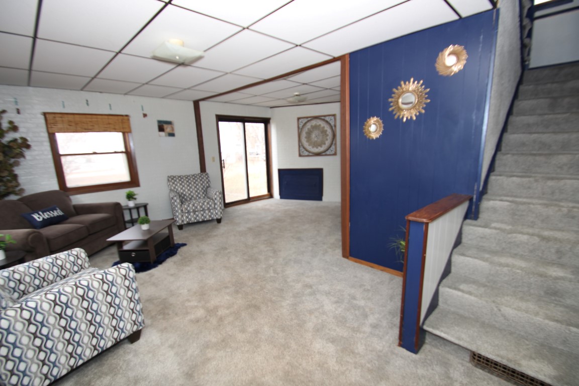 💲NEW PRICE TAG💲 Centrally located and walking🚶distance to school, 🌳park, &amp; swimming🏊‍♀️pool, this great family🏡 sits on a double lot and offers so many desirable😍features!  
.

#NoraSpringsIowa 
#MasonCityIowaRealEstate 
#JaneFischerandAssociates 
tourfactory.com/2827033/r_Twit…