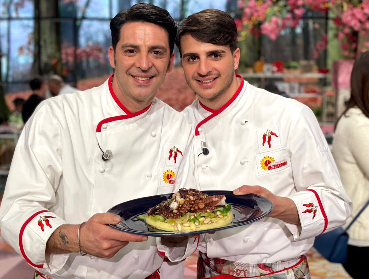E Sempre Mezzogiorno Rai Twitterissa Link Alla Ricetta Polpo Brasato Su Crema Di Patate Di Mauro E Mattia Improta Antoclerici Standbymetv Esempremezzogiorno 19febbraio Https T Co Muklcxjvc9 Https T Co Tabgbohjue