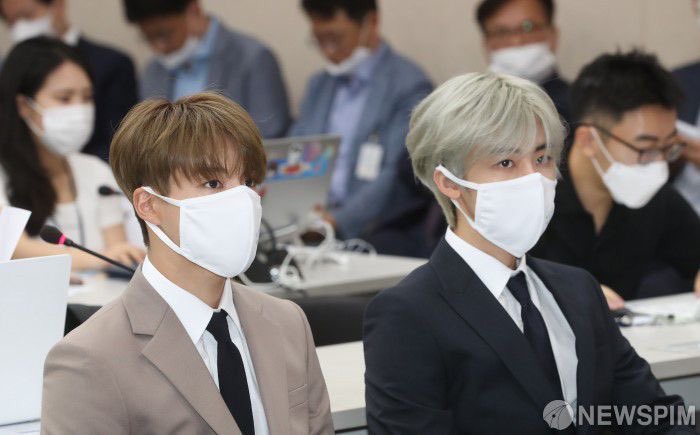 รูปนี้เหมือนไปศาลเลยอะ555555555555555 ไปหย่าหรอ