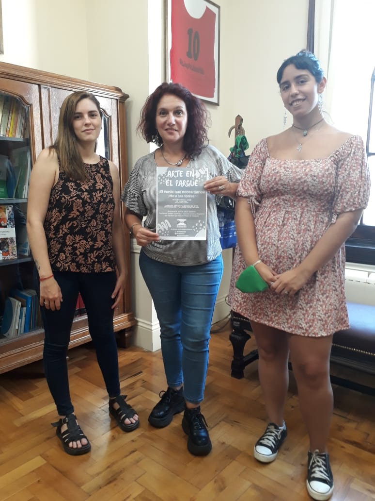 El sábado vecinos y vecinas de Colegiales van a estar realizando Arte en el Parque por la defensa del playón ferroviario de Colegiales, último pulmón verde del barrio. Desde las 10hs. en Plaza Paso (Moldes y Virrey Olaguer), traé tu mate y sumate a defender los espacios verdes💚