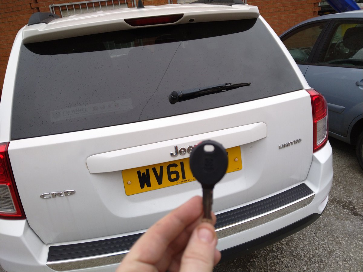 A 2011 Jeep Compass - All Keys Lost - 01704 501336 - Stanleys Security Limited 🔑. A jeep required a new spare key to start, we supplied it on site within 3 hours of the call.

#jeep #compass #4x4 #offroad #allterrain #atv #allkeyslost #stanleys #securiry #locksmith #jeeplife