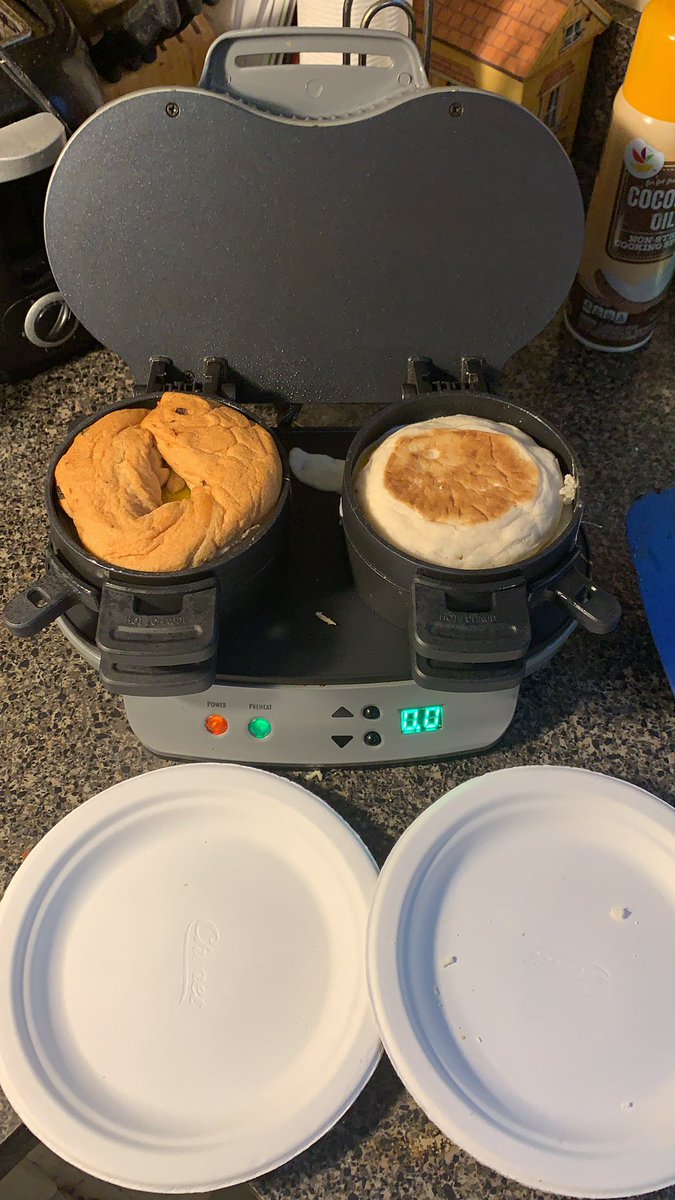 The crowns of my bagel and muffin