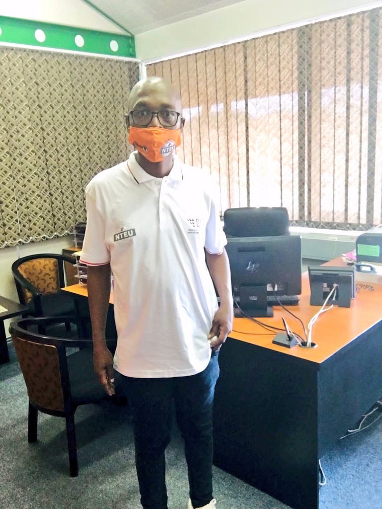 jaxfnel's tweet photo. NTEU at @UKZN says NO TO CORRUPTION!
Like & Retweet to support!
With @FEDUSAMedia
@KathradaYouth @KathradaFound
#orangemaskfriday
#NTEU
#UKZN
#Corruption
#anticorruption
#union
#youth https://t.co/pjWu9Z0blu