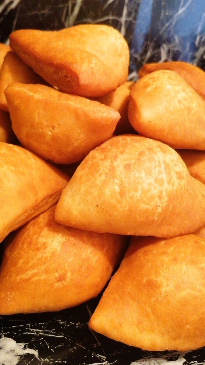 chapatimistress's tweet photo. I know it's almost time for 4 o'clock tea. Here i come with some goodies to go with it. I promise you, they taste much better than they look 😋 #ChapatiMistress #Mahamris https://t.co/rPdd9rf8Dj
