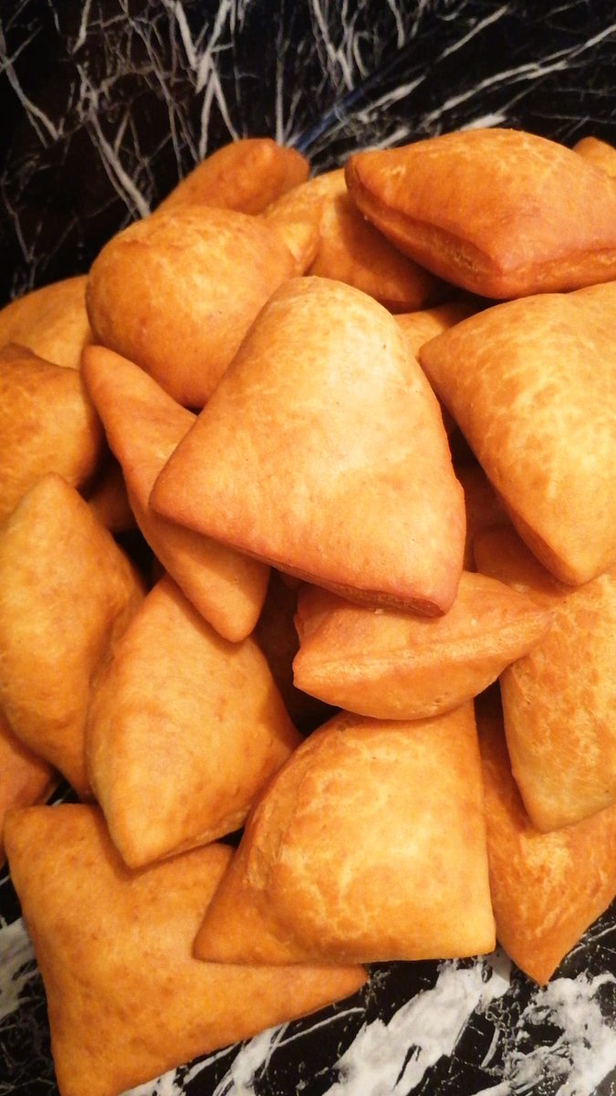 chapatimistress's tweet photo. I know it's almost time for 4 o'clock tea. Here i come with some goodies to go with it. I promise you, they taste much better than they look 😋 #ChapatiMistress #Mahamris https://t.co/rPdd9rf8Dj