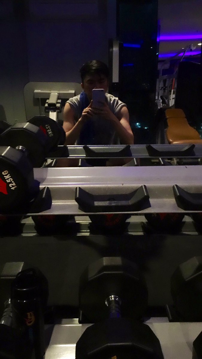 gydderta's tweet photo. Because the lighting! 😭 #gym #workout #wo https://t.co/lv1x2NSOhI
