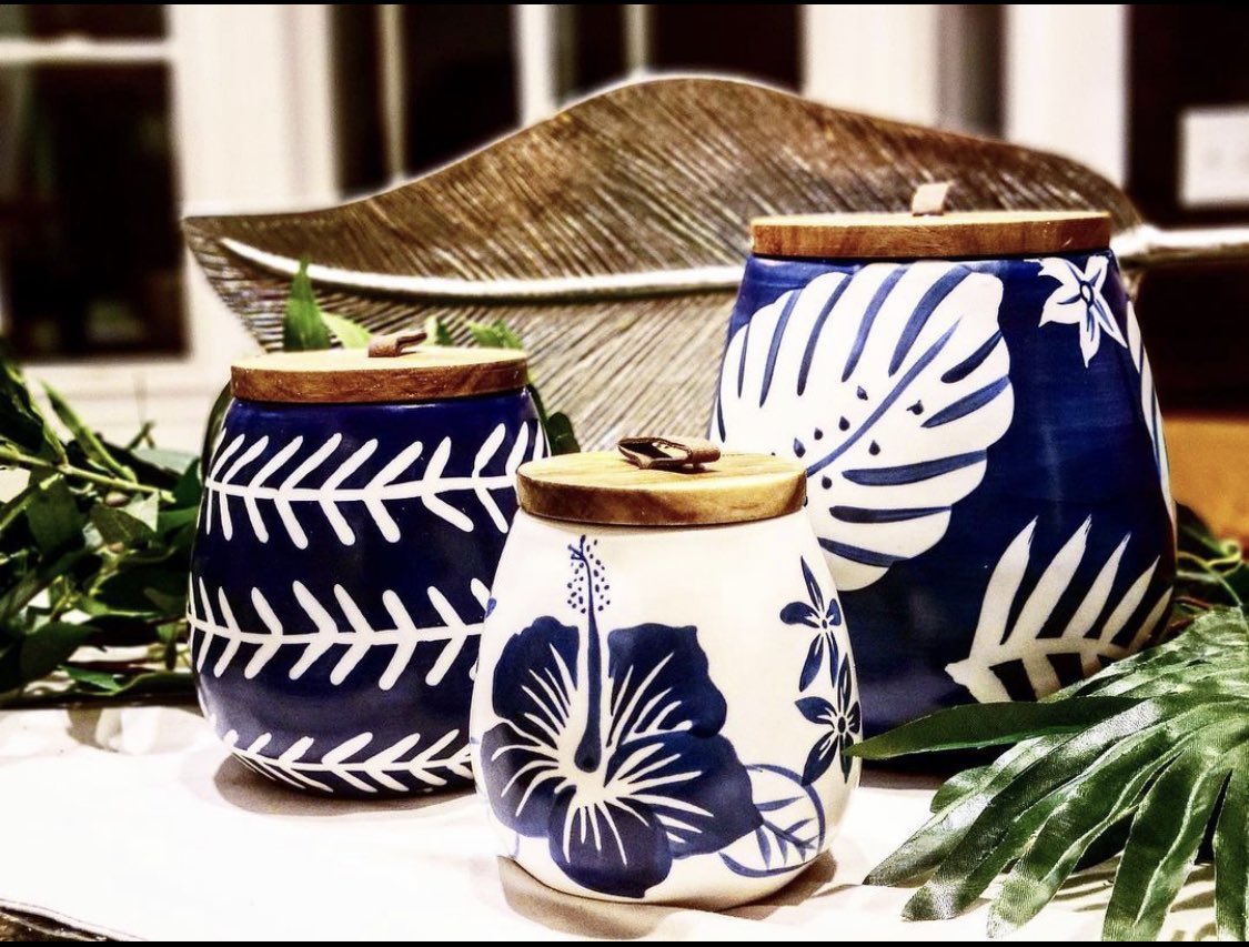 HiHomeAccess's tweet image. Add some tropical touch and color in your kitchen with this aesthetically pleasing floral blue / white storage jars!