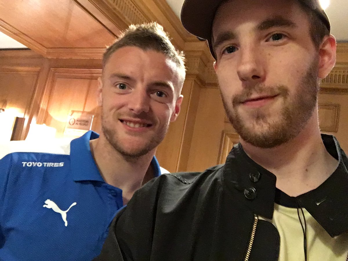 tomwcreative's tweet image. Stayed in the same hotel as Leicester the night before they lifted the PL trophy. This guy was behind me in the queue for reception