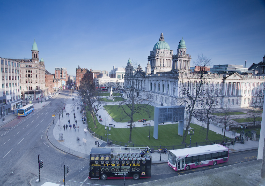 In 1912, Titanic set sail from Belfast. Here's what those shipbuilders saw when they passed Belfast City Hall after a long day's work. Today, tour buses tell the tales from this Titanic City ⚓️ One to try #WhenWeTravelAgain 💚

📸 Huge thanks to @irelandincolour