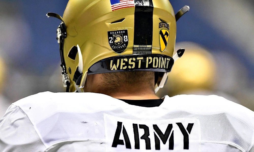 Ben_Roberts2022's tweet photo. After a great conversation with @CoachJeffMonken  I am blessed and thankful to have received my first D1 FBS offers to Army at West Point. @Coach_Worley @CoachJohnLoose @BrandonMac29 @emiller_ram93 @CoachBrink2110 @CoachHardin1 @CREEVES_NSR @GregWallsJr @EatonEagleFB https://t.co/omFfbeZBx2