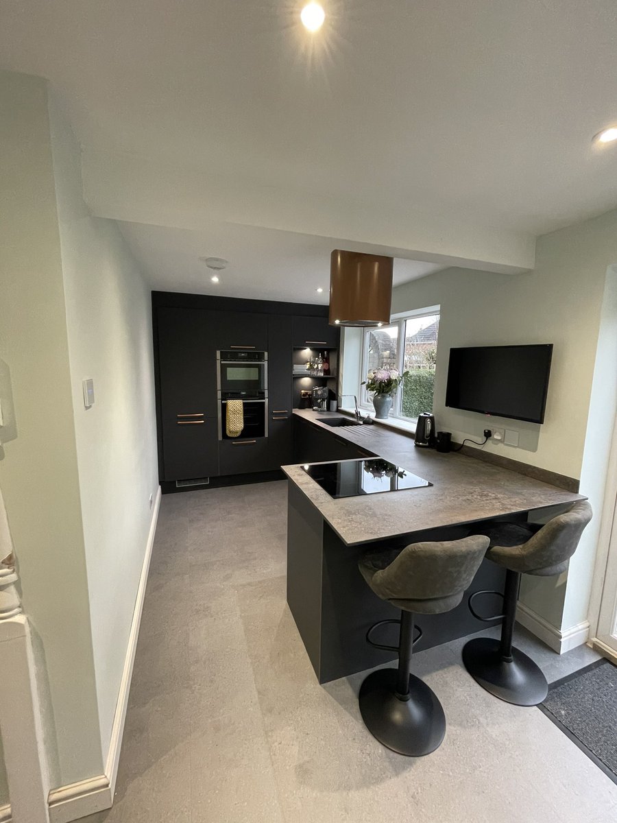 JwaBuilding's tweet image. Our project at Stapleford has finished today this is the new kitchen where we have removed the dividing wall and opened it 
Kitchen - @howdens Derby Chestergreen

#howdens #kitchen #plastering #electrics #jwa #instadaily #work #nottingham #kitchendesign #brickup #compactlaminte