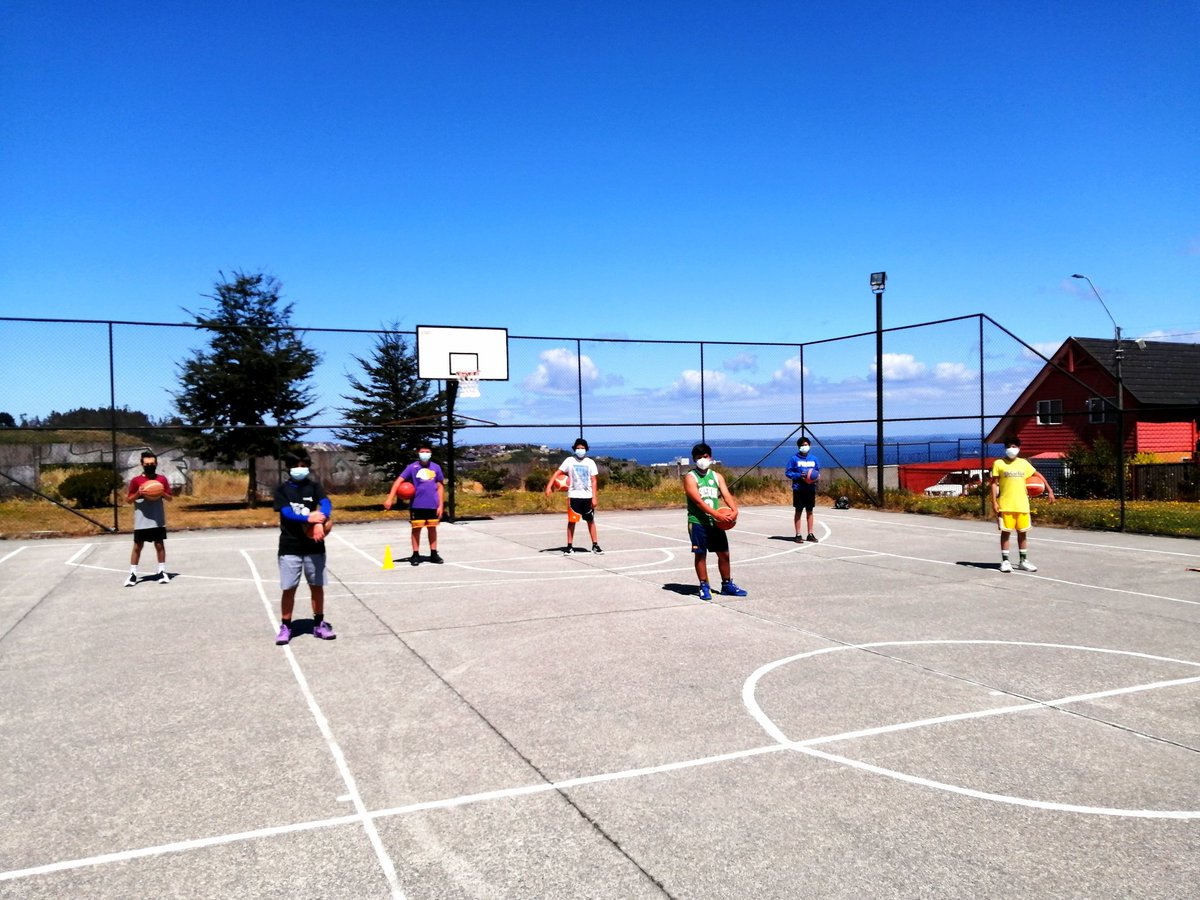 Continuamos con los entrenamientos presenciales. Hoy fue el turno de nuestra U15 2021 🏀💪

#VamosPumas