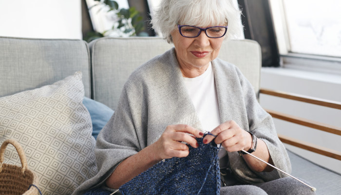 Looking to stay active, all winter long? Here are ten projects and ideas perfect for caregivers and older adults aging in place: companionsforseniors.com/2020/11/safe-c… #Chicago #HomeCare #AgingInPlace