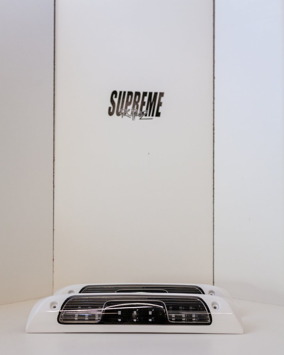 Supreme Retroz tweet media