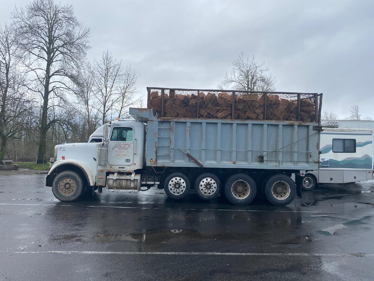 hotcouponmama's tweet image. Cords of wood....I'm heading to Woodburn right now to meet our @TimberUnity driver. Bridging the urban/rural divide with a little wood and lots of warmth.
#InItTogether #icestorm2021 #TimberUnity